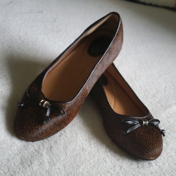 clarks artisan flats